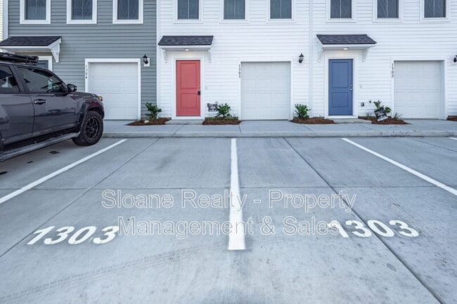 Building Photo - 4633 Forest Hills Dr