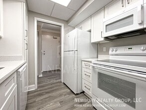 Building Photo - 530 N Main St