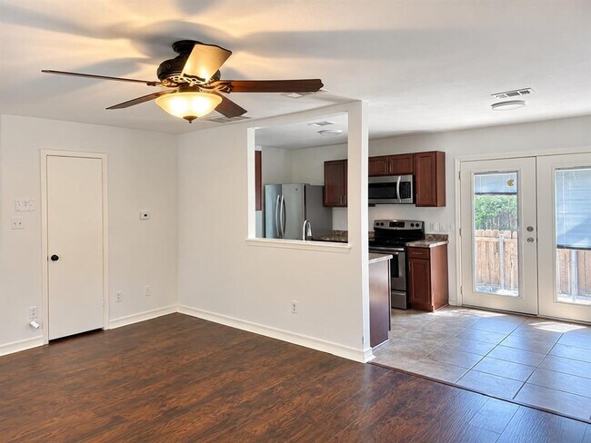 Building Photo - 1015 E Yager Ln