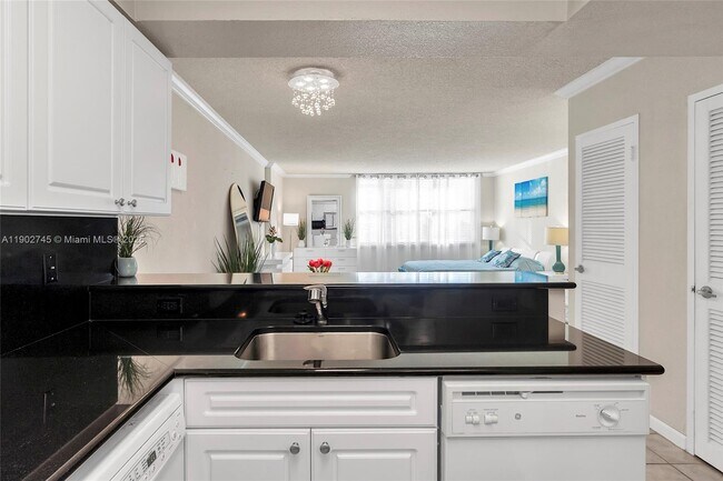 Building Photo - 2501 S Ocean Dr