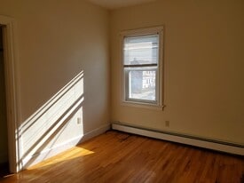 Building Photo - 137 Carleton St