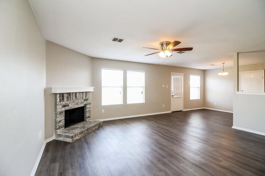 Building Photo - 717 Lovern St
