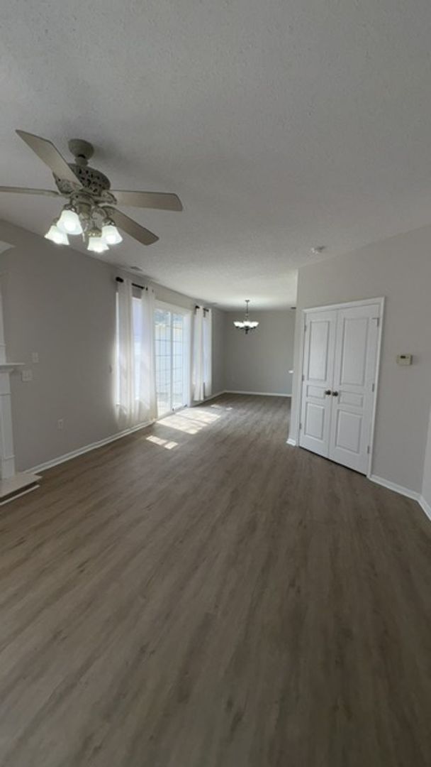 Building Photo - 5821 Ludington Dr