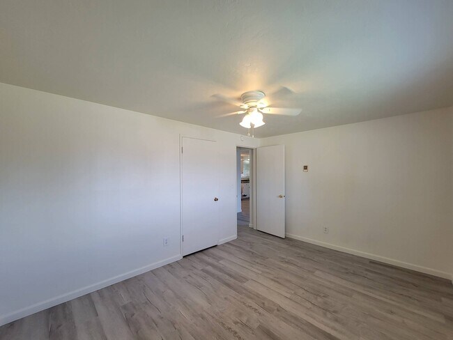 Building Photo - 1821 N Rd 32