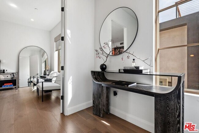 Building Photo - 1251 N Formosa Ave