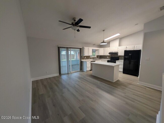 Building Photo - 5110 Mayflower St