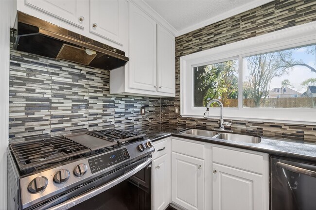 Building Photo - 13327 Harpers Bridge Dr