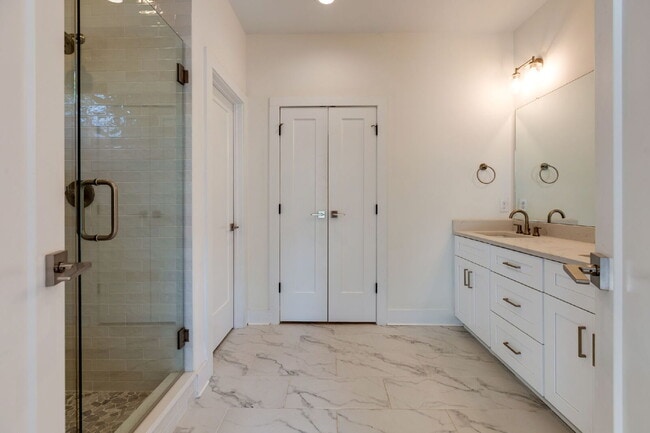 Building Photo - "Charming 4-Bedroom Nashville Oasis with Elegant Hardwood Floors & Private Guest Suite!"