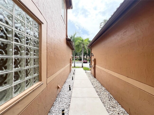 Building Photo - 1524 Coronado Rd