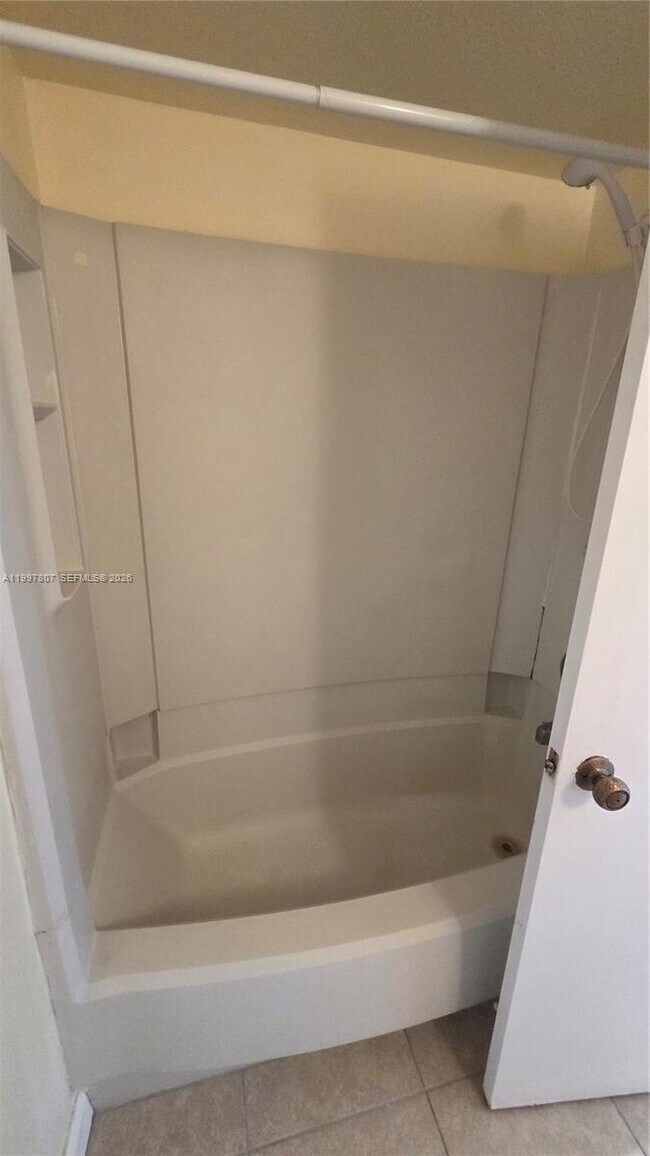 Building Photo - 2701 Riverside Dr