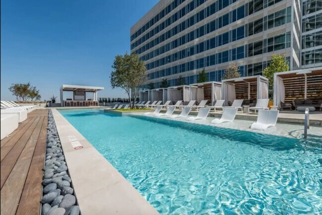 Building Photo - 617 N 12th St