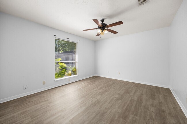 Building Photo - 10231 Gulfstream Ln