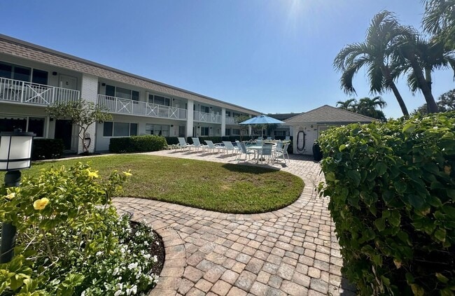 Building Photo - 1001 NE 8th Ave