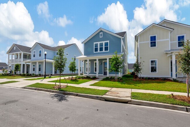 Building Photo - "Resort-Style Living Begins Right at Your ...