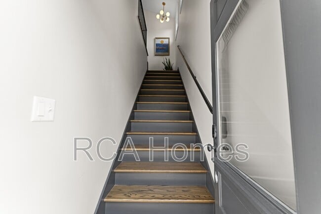 Building Photo - 1321 N Beville Ave