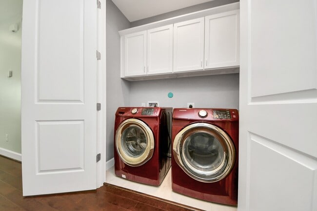 Building Photo - 1716 Stuart St