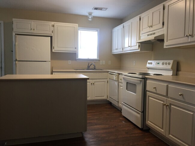 Building Photo - 5606 Landings Pkwy