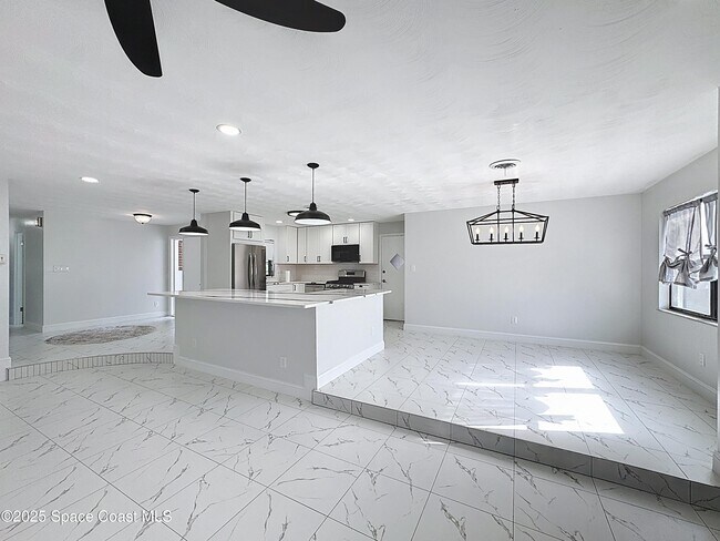 Building Photo - 205 Bimini Dr