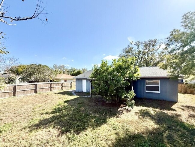 Building Photo - 6475 Cedarbrook Dr