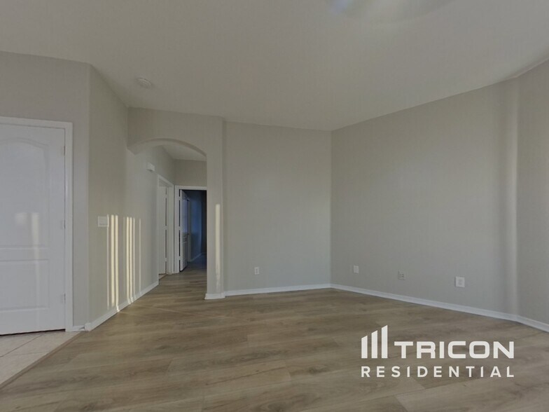 Building Photo - 7919 S 73rd Dr