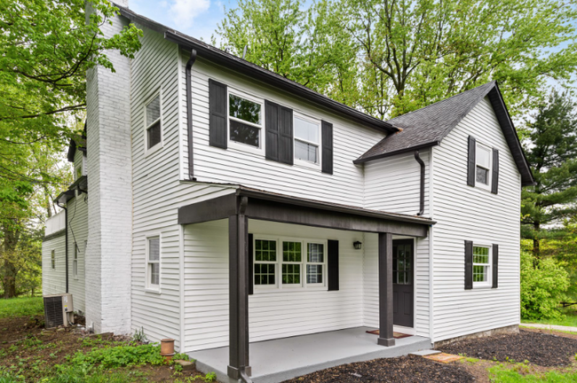 Building Photo - 1584 Mink St SW