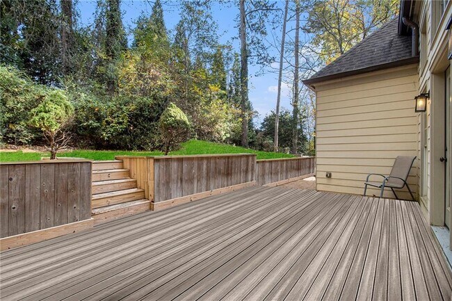 Building Photo - 960 Landmark Dr NE