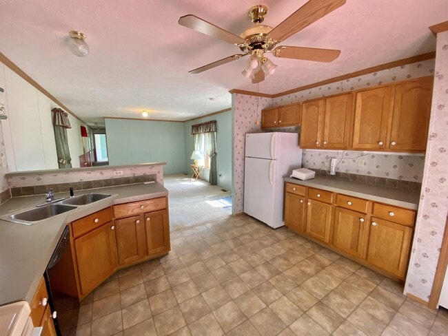 Building Photo - 2075 Walnut Cove Rd