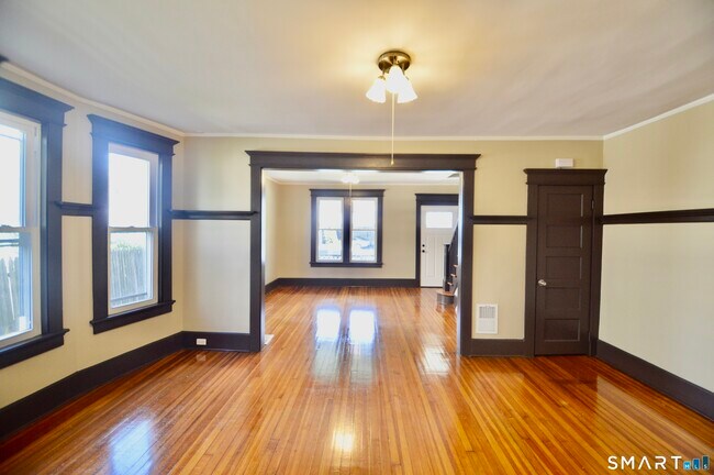 Building Photo - 48 Riverview Pl