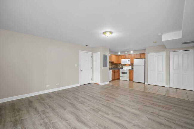 Building Photo - 3423 Ridgeland-101
