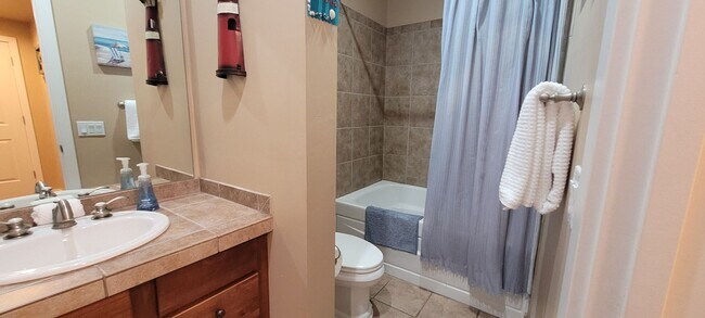 Building Photo - 2 Bedroom Furnished Monterra Condo