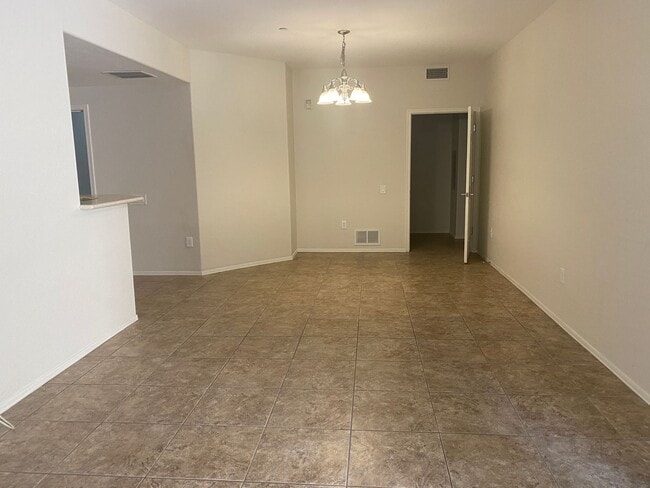 Building Photo - Adorable Northwest 2 bedroom condo!