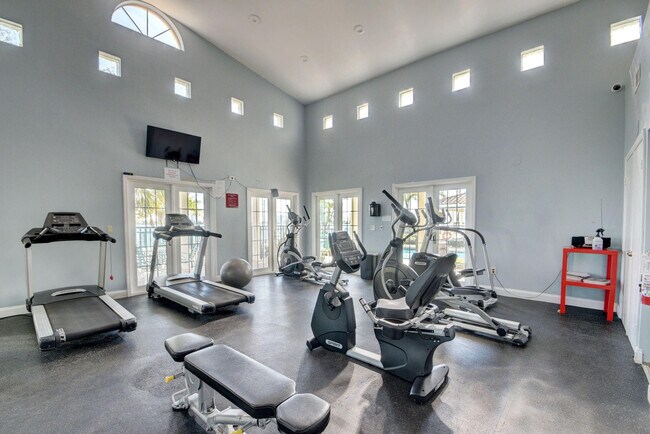 Building Photo - 1110 Lake Shore Dr