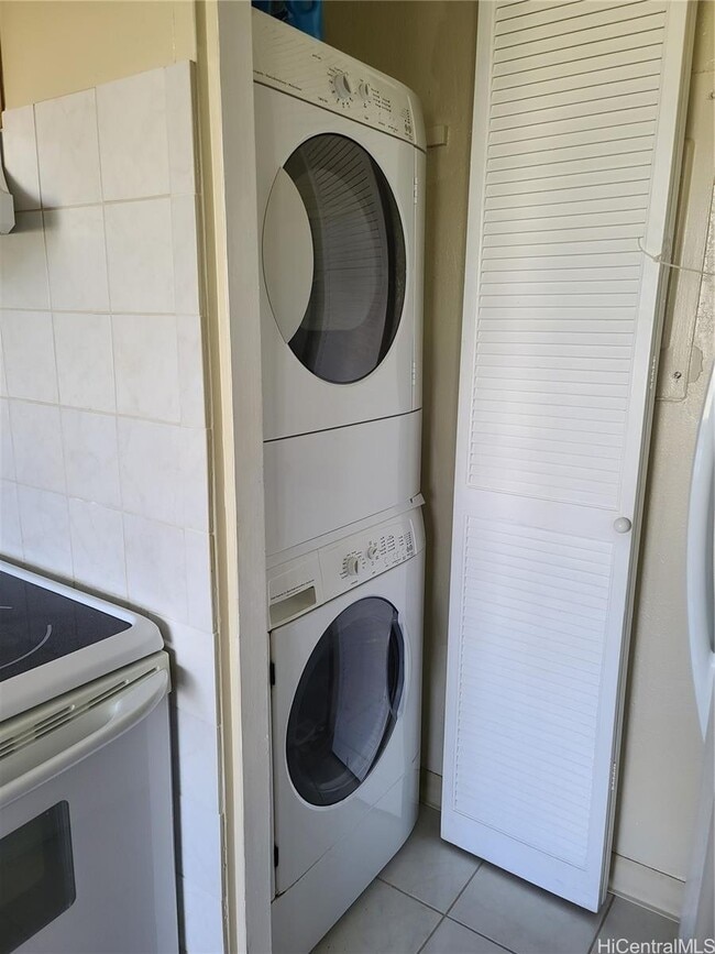 Building Photo - 320 Lili?uokalani Avenue