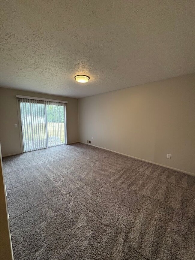 Building Photo - Two bedroom one bathroom duplex for rent