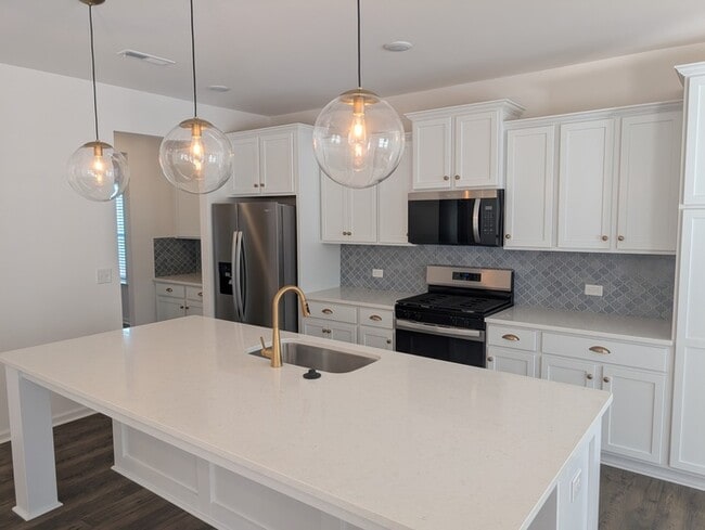 Building Photo - NEW 3bd/3bth Ranch -Golf Course View- OCTO...