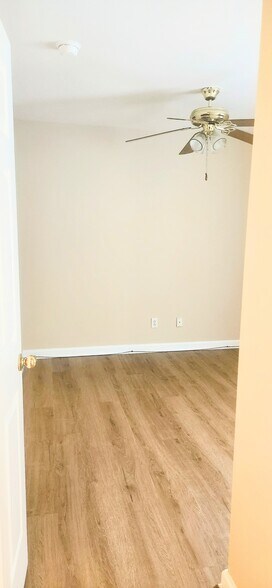 Building Photo - 6001 Mullens Dr