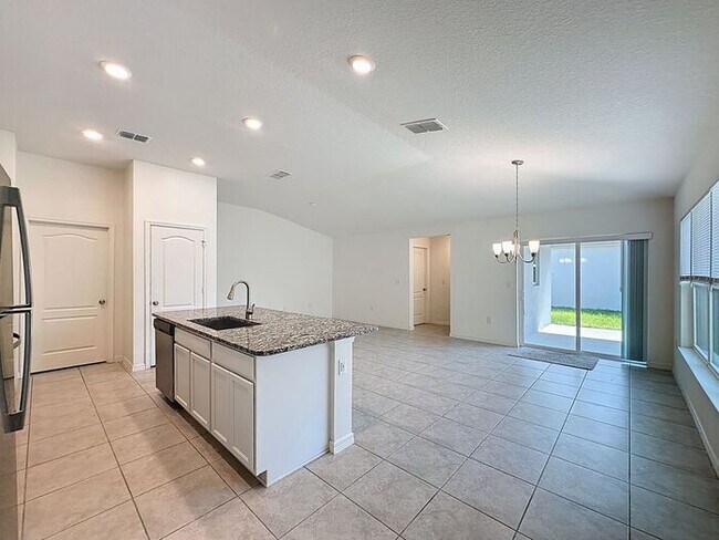 Building Photo - LIKE NEW HOME IN PRESERVATION POINT, Davenport