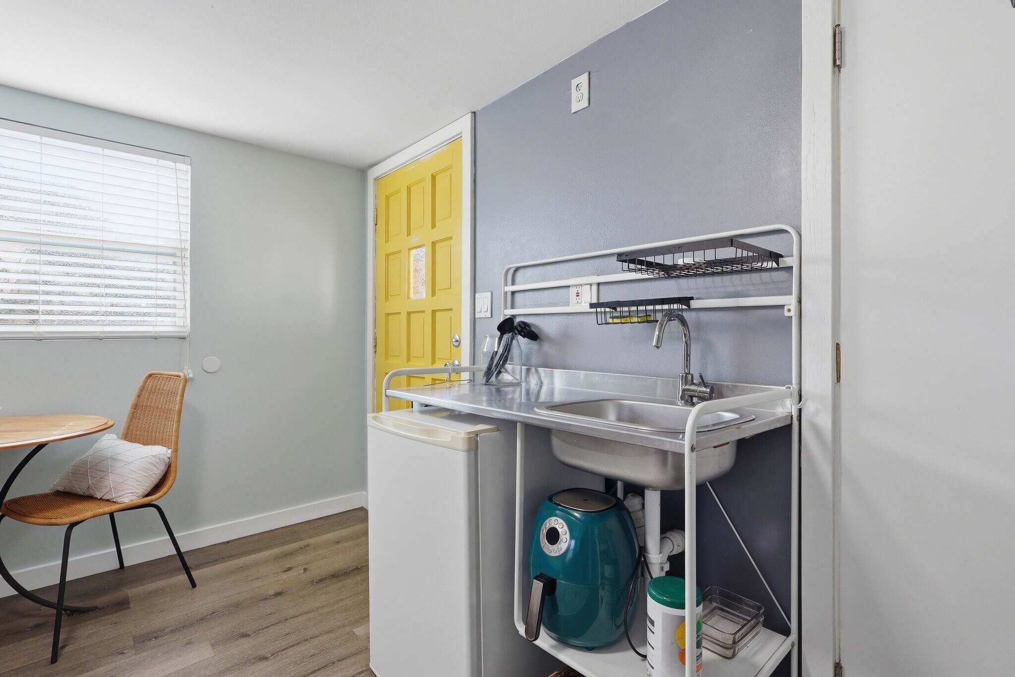 Building Photo - 587 Dixie Hwy