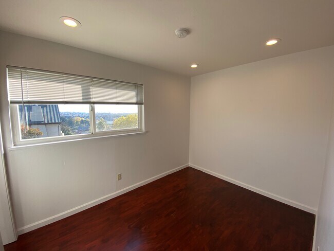 Building Photo - 841 Solano Ave