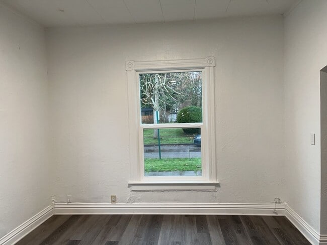 Building Photo - 3 Bedroom Home for Rent, New kitchen, windows, flooring, and lights!