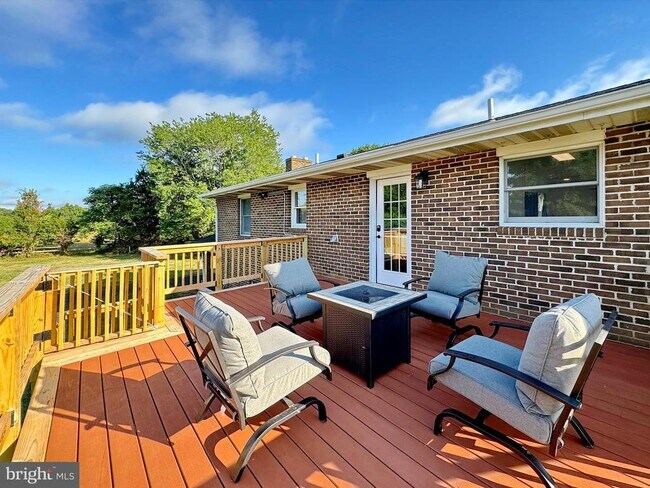 Building Photo - 8530 Wedding Dr