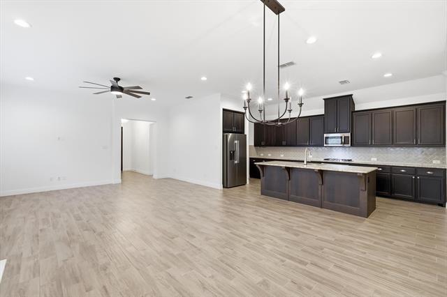 Building Photo - 916 10th St