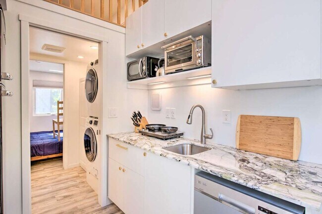 Building Photo - 161 Vidas Ave