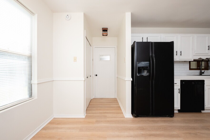Building Photo - 55 Oak Forest Loop