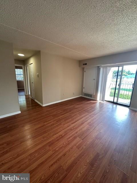 Building Photo - 2409 Pond View Dr