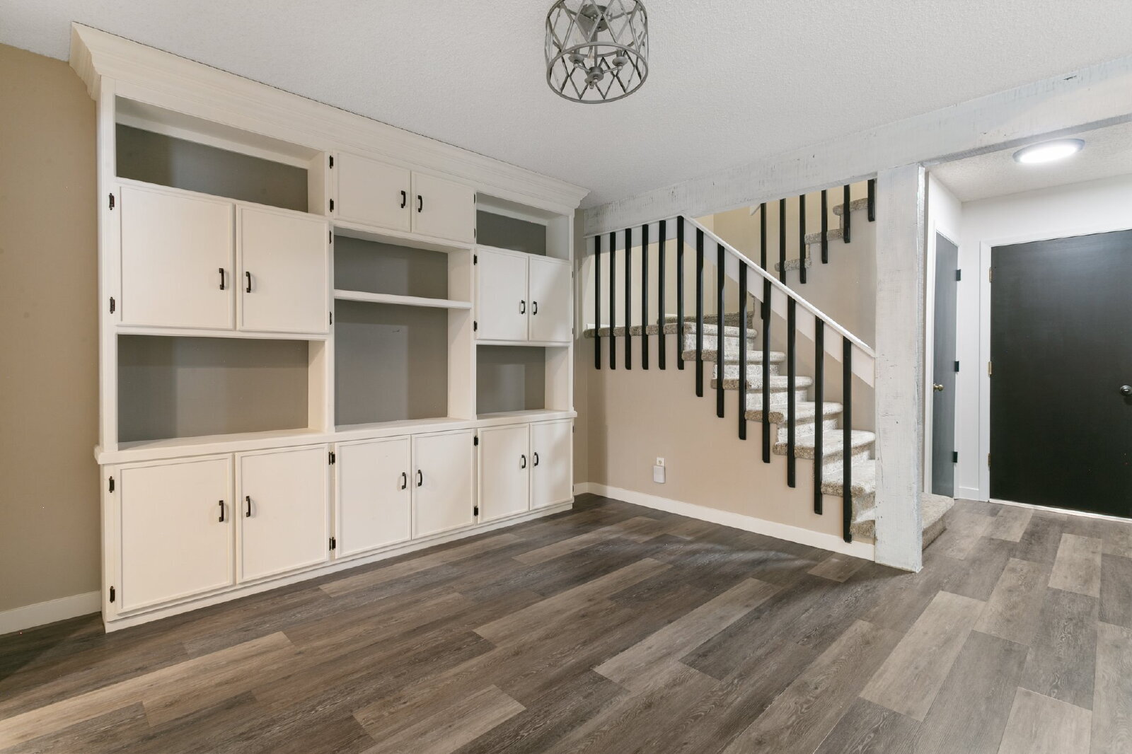 Building Photo - Charming 2BR + Loft Townhome with Stylish ...