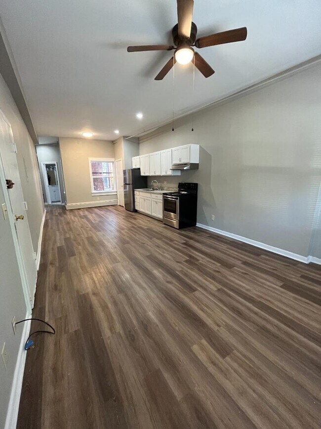 Building Photo - 1705 Sycamore St