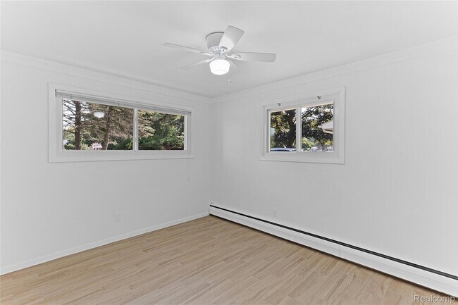 Building Photo - 3765 Ruthland Rd