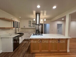 Building Photo - 1910 W 94th Pl