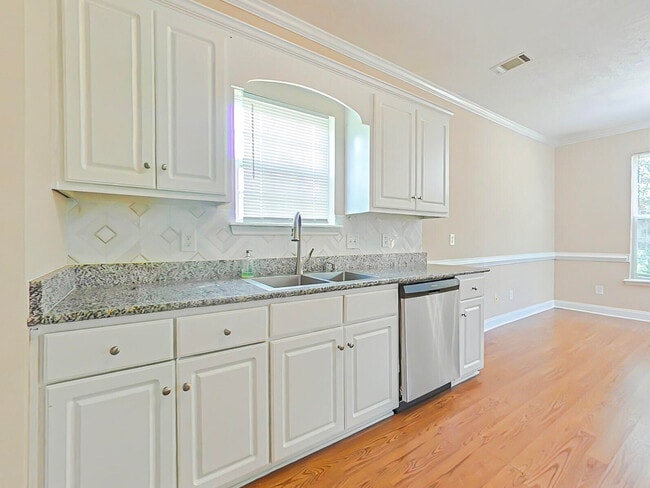 Building Photo - 709 Lakeside Landing Ct